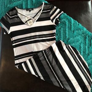 Junior’s Derek Heart Strappy V-Neck Shirt Dress